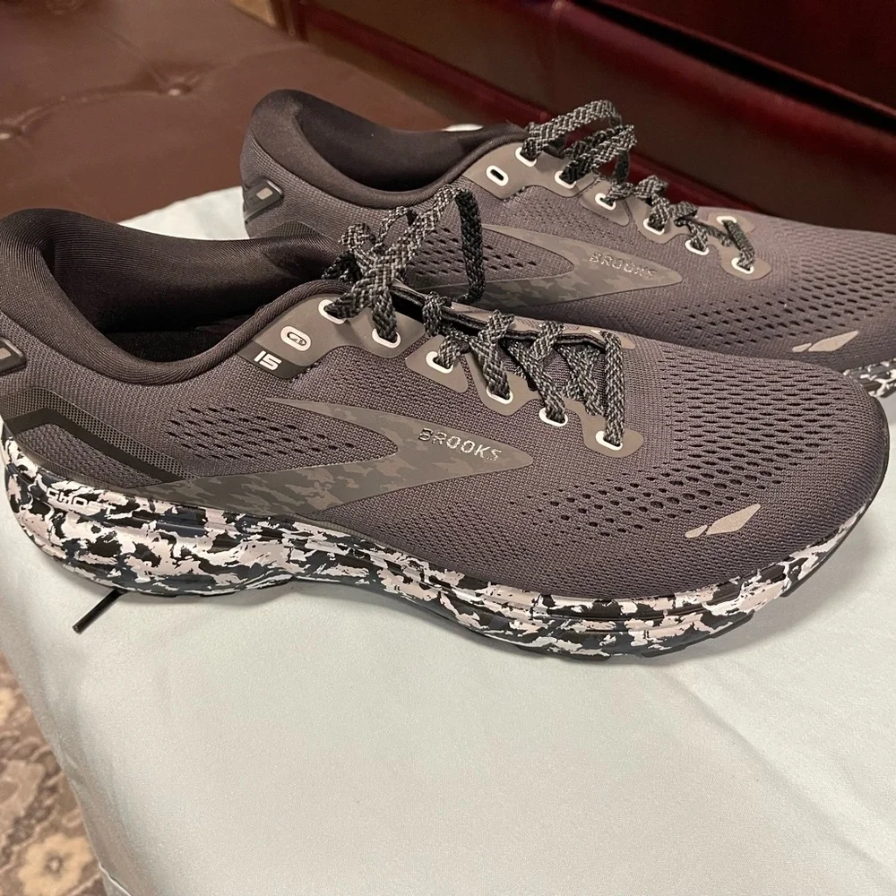 Brooks Black and White Athletic Shoes - Picture 1 of 4